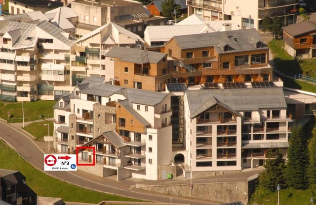 A 150m de las pistas de esquí, 1.o piso, vista pistas, piscina, balcón, tv, local para esquís, 58m²