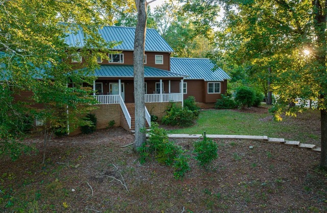 El Lundy Creek Lodge