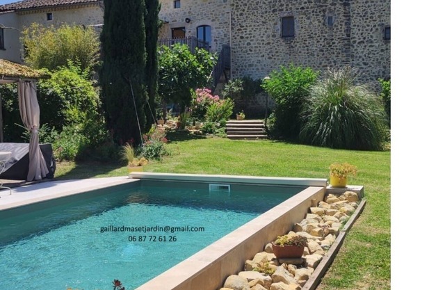 Cortijo del siglo XVIII clasificado 3 estrellas - Piscina y jardín