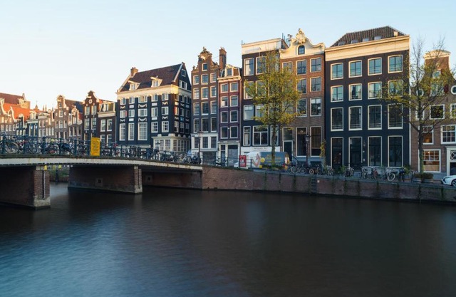 18th Century Groundfloor Canal House with patio/garden
