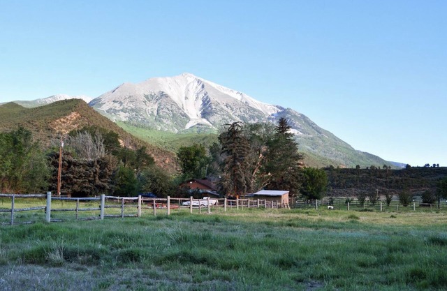 1907Creekside Cabin w/ hot tub & sauna; bike, hike, ski & fish- Go Back in Time