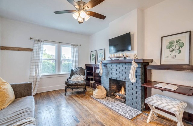 1926 Historic Duplex / 1 BR 1 BA / Near U of A