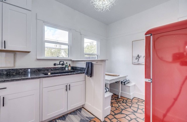 1926 Historic Duplex / 1 BR & 1 BA / Near U of A