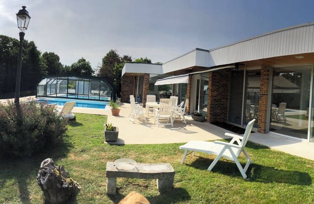 ARCHITECT HOUSE 1975 renovated with swimming pools on 6000 m2 near HONFLEUR
