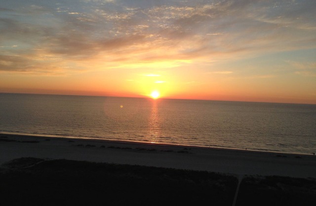 ** NUEVO ** Sand Key Gulf Front, 100% remodelado 2 BR, 2 BA Condo justo en la playa