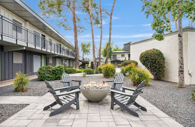 1B1B Luxury Getaway: Pool Access and Free Parking