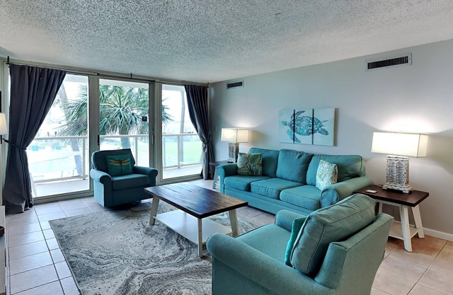 1BD/1BA Condo on Bay + Beach Across | Pet-Friendly with Resort Amenities