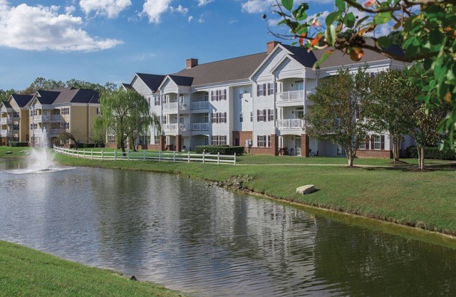 1BD/Williamsburg at Governor's Green - Lots to do!