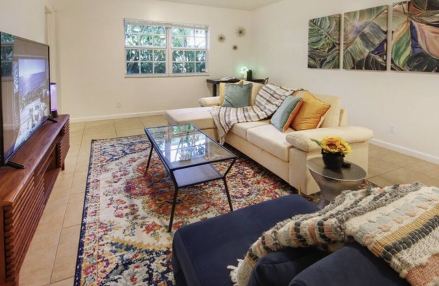1BR /1 BA Harbor Hideaway in the Heart of Ft Lauderdale ~10 minute walk to beach