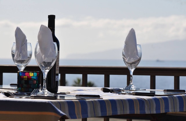 Apartamento de 2 habitaciones con vistas de 180 grados al mar y al acantilado en Tamara