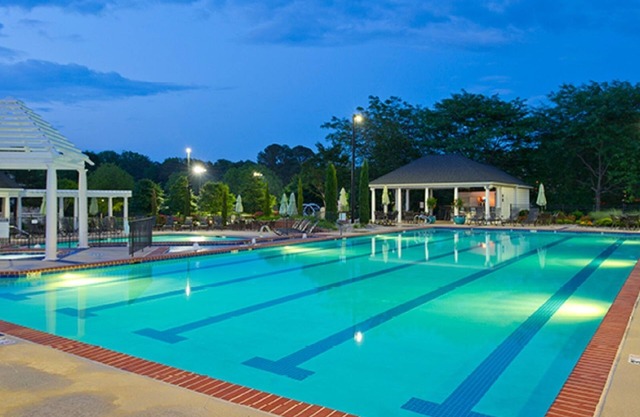 2 BDRM ~ POWHATAN RESORT ~ EN 260 ACRES ** JARDINES DE BUSCH 8 MILLAS ** ÁREA HISTÓRICA