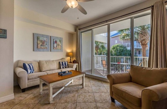 Waterfront Lovely Newly Home Home 2b. 1.5b. 420, Bahia Beach, Tampa Bay
