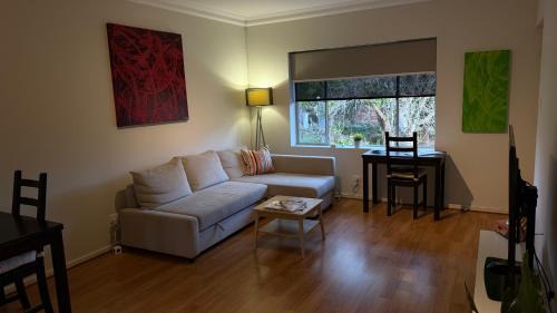 2 Bdrm Walkerville Apartment - Spacious, ducted heating & cooling, centerally located!