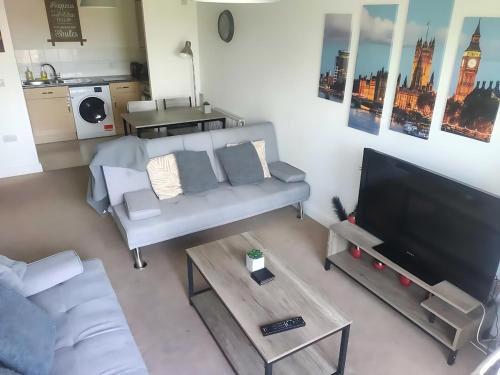 2 Bed Crawley Apt - Near Gatwick