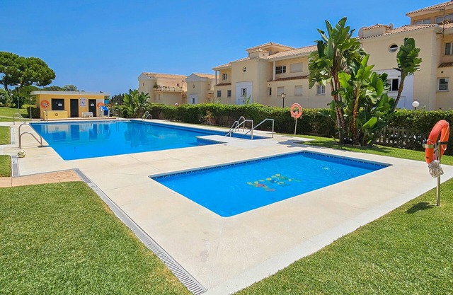 Apartamento de 2 dormitorios con jardín Las Mimosas Cabopino