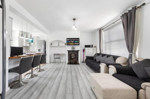 2-Bed House Near Bromley, Train Station Close By, Free Parking, 30 min to Central London