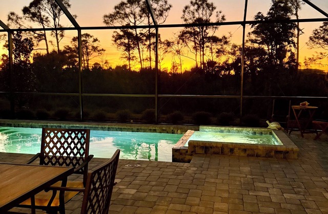 2-bed, office, 2.5 Bth Home w/ Saltwater Pool, hot tub in WP Golf & Country Club