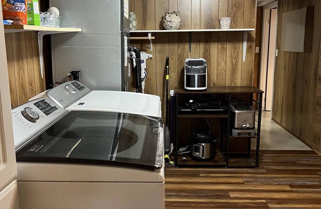 2 bedroom 1 bath Cabin with Boat launch on the Santa Fe River