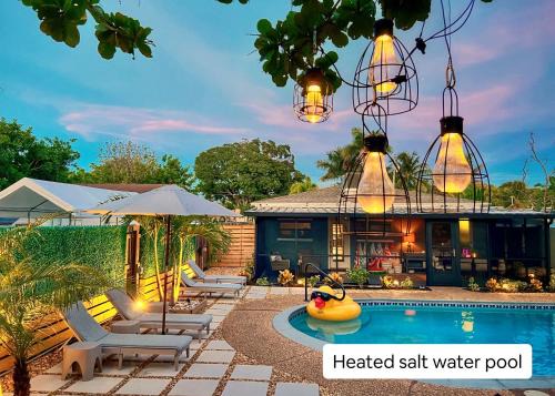 2 Bedroom 2 Bath King Suite Heated Private Pool
