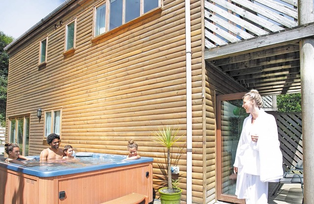2 bedroom accommodation in Perranporth