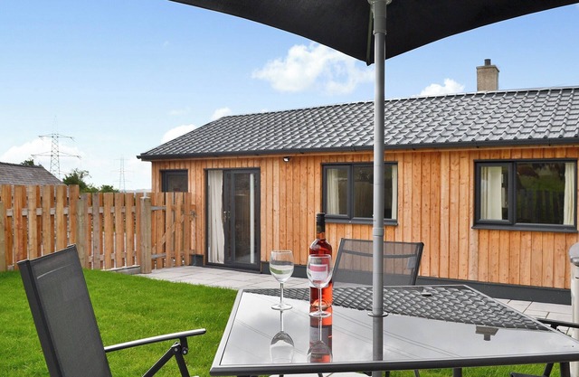 Alojamiento de 2 habitaciones en Llanllechid, near Bangor