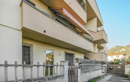 2 Bedroom Amazing Apartment In Piano Di Mommio