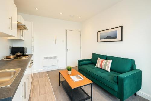2 Bedroom Apartment Near City Centre, Uni & Parks!