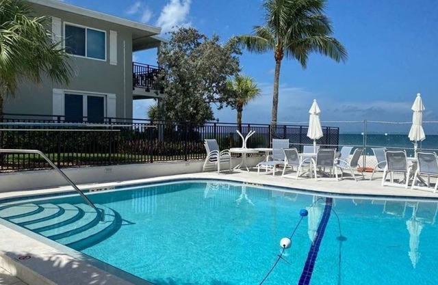 2 Bedroom Condo 429308 by Houzlet