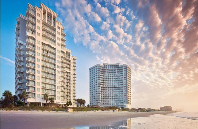 2 Bedroom Deluxe Condo on Myrtle Beach, Wyndham Seawatch!!