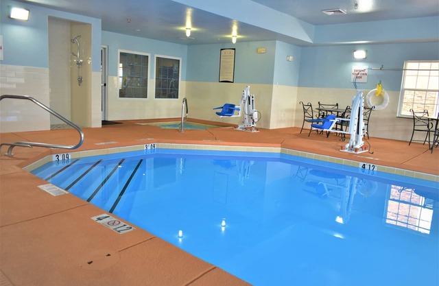Suite Equipada | Desayuno diario gratuito, acceso a la piscina + bañera de hidromasaje