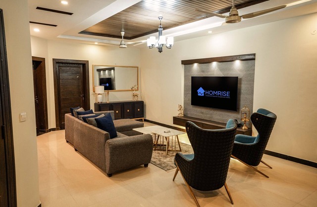 2 Bedroom Ground Unit w/ Home Office by Homrise
