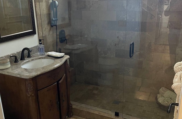 2-bedroom Guest apartment in Carlsbad. Ocean & golf course view & roof top deck