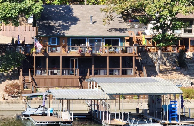 ¡2 habitaciones frente al lago en Frankie & Louies Cove!