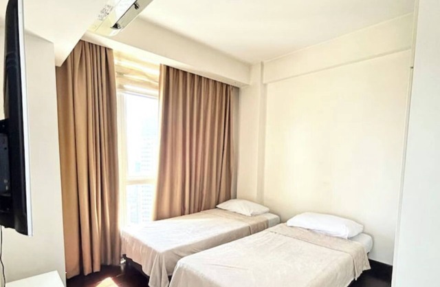 2-Bedroom Loft Near Shangrila & SM Megamall