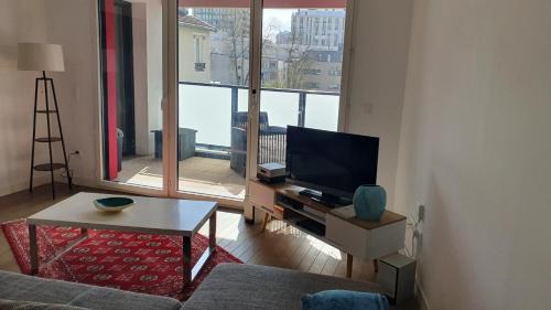 2 Bedroom Modern appartment at Boulogne Billancourt Marcel Sambat