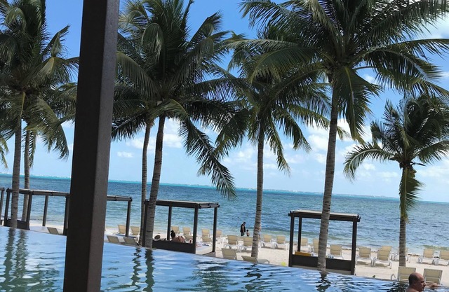 2-bedroom resort in Cancun, luxury adult & children pools, 7+ restaurants