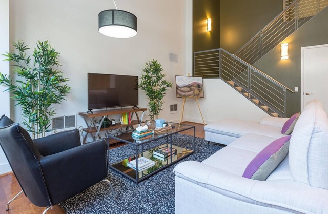 2 Bedroom Townhouse in SOMA