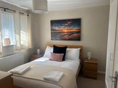 2 Bedroom Townhouse near Cardiff Bay and City Centre with Garden and Parking
