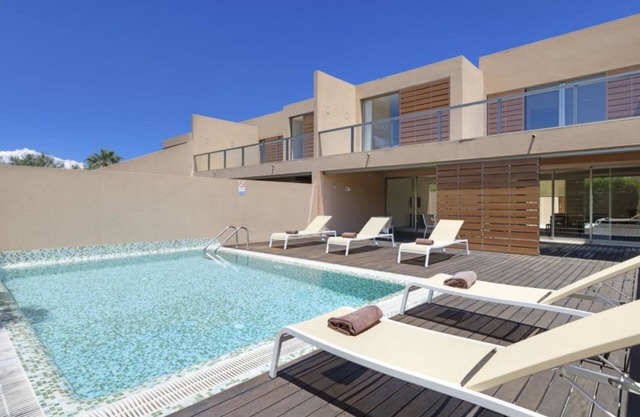 Villa de 2 dormitorios con piscina privada en la playa de Salgados / Albufeira