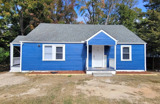 2 bedrooms 1 bath (duplex) in East Durham. Unit B
