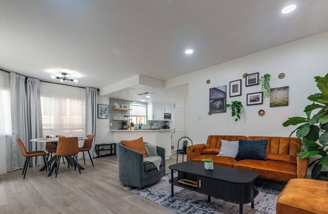 2-br house w/ Garage, Laundry, and High-Speed WiFi, Manhattan Beach