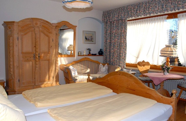 segundo Fewo Zahmer Kaiser, 25 m², 1-2 pers., Dormitorio, balcón orientado al oeste