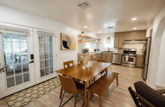 2 Full Units Quiet Culdesac w/ Private Pickleball - Sleeps 10