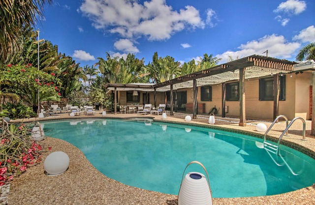 Actualizado y privado Oakland Park Home ~ 2 Mi a la playa