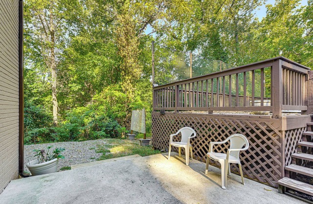 2 Mi to Downtown Monroe: Quiet Apt w/ Patio