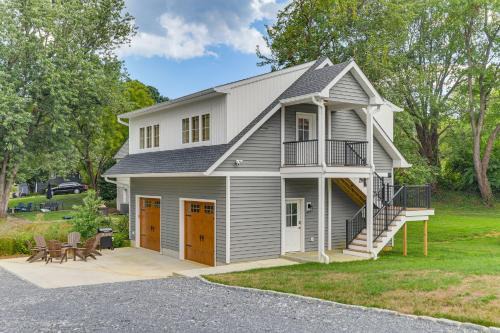 2 Mi to USNA Modern Annapolis Home with Fire Pit