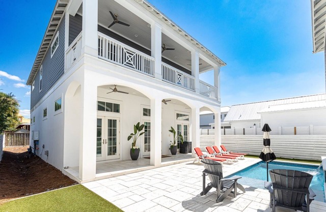Seagrove - Carriage House Golf Cart, Deeded Beach Access, Private pool & Bikes