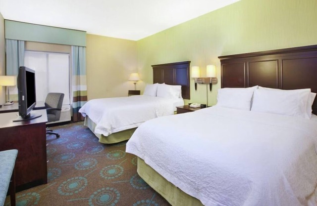 2 Pet-Friendly Rooms w/ Comfortable Bed & Free Hot Breakfast – Convenient Stay