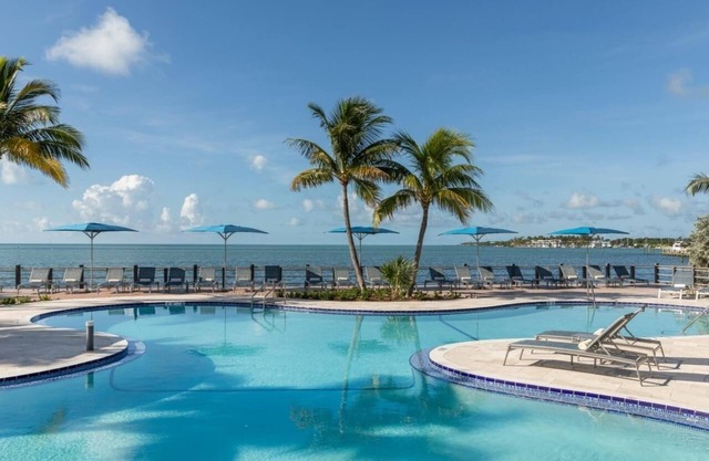2 Relaxing Rooms w/ Balcony, Free Parking, 3 Pools & Pet Friendly