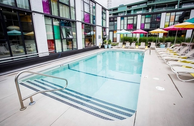2 Retro-vibe Units w/ Pool View Close to New England Aquarium! Parking, Pool!